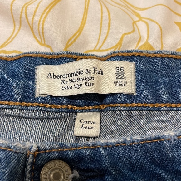 Abercrombie & Fitch 90’ Straight Jeans - Picture 5 of 6